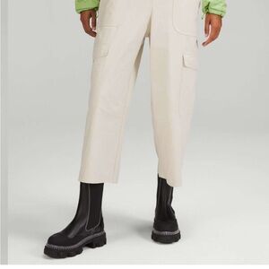 Lululemon Light Utilitech Cargo Pocket High-Rise cropped pants 30 Nat Ivory